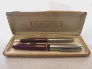 VINTAGE  PARKER 21  FOUNTAIN PEN AND MECHANICAL PENCIL WITH CASE - Picture 1 of 2