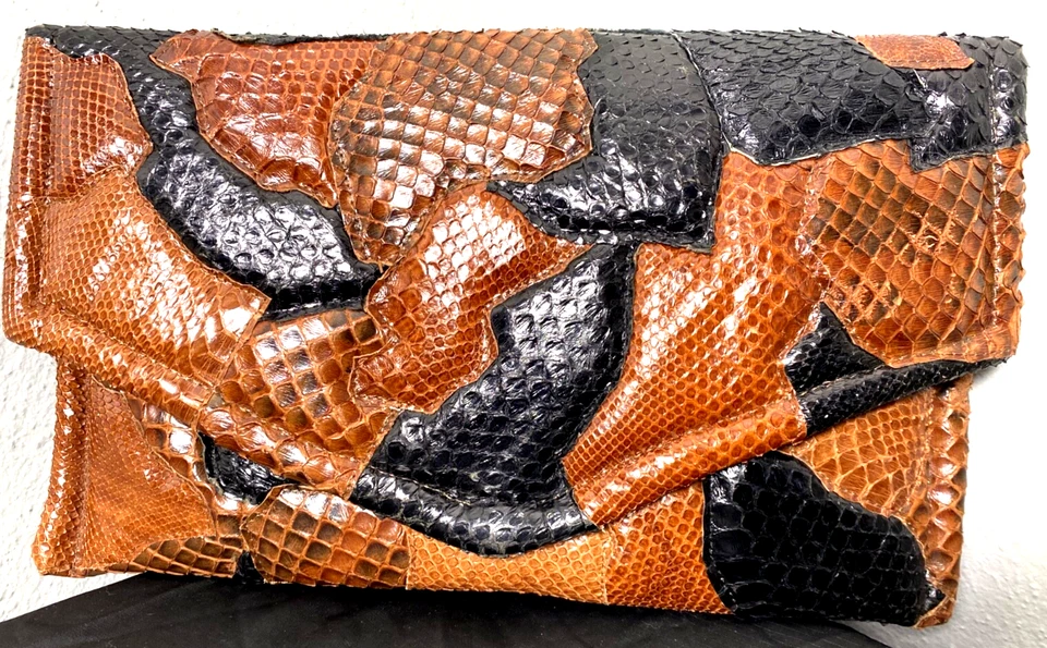 Bolso de Mano De Colección Años 70 Elegante Pitón Brillante Multi Marrón Negro Acolchado Puff Serpiente Foto 1 de 4