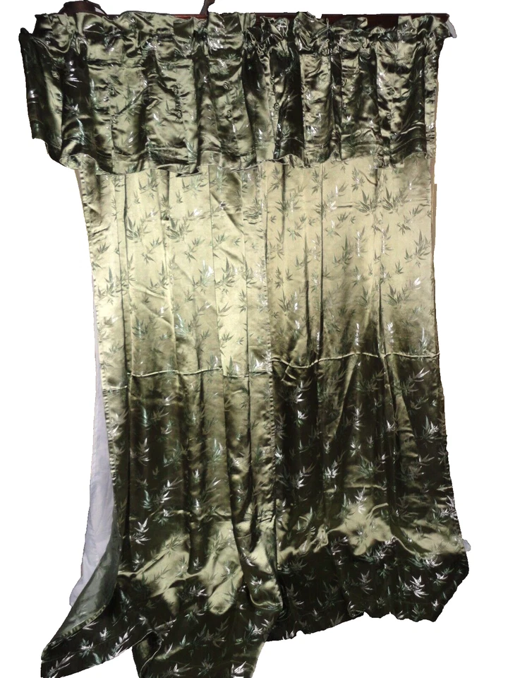 SUITE 109 BAMBÚ VERDE SATINADO DAMASCO BROCADO CHINO (5P) JUEGO CORTINAS Y CLANZAS Foto 1 de 4