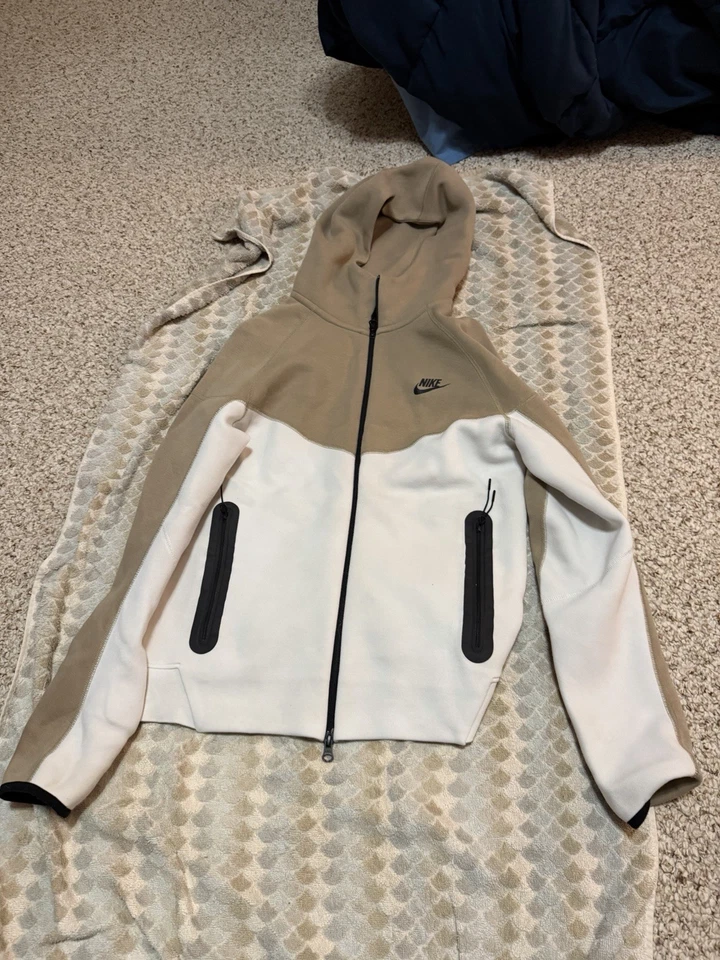 Nike Sudadera con Capucha Para Hombres Pequeña Marrón Blanco Tech Chaqueta Polar Corredor de Vientos Sándalo Foto 1 de 2