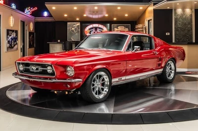 Ford Mustang 1967 Fastback GTA Restomod Foto 1 de 4