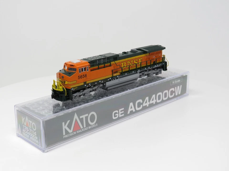 Kato N 176-7114 BNSF Santa Fe GE AC4400CW Diesel Locomotive Freight Train - Image 1 of 4