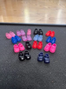 MUÑECA BARBIE HERMANA CHELSEA LOTE DE 13 PARES DE ZAPATOS NEGRO AZUL AMARILLO ¡MÁS! - Imagen 1 de 10
