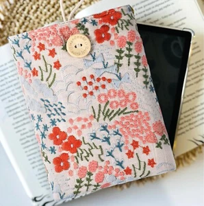 Manchon Kindle Brodé Floral - Compatible avec Paperwhite/Basic (6''), Papier - Photo 1/6