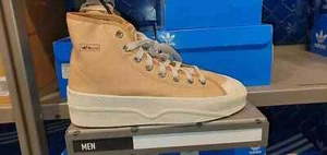 Adidas GX0989 Hombres Nizza Baloncesto Zapatos para Correr Beige (Talla 9 - 10.5) PVP £95 - Imagen 1 de 8