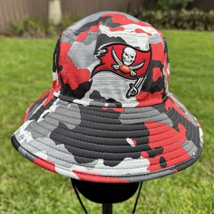 Tampa Bay Buccaneers 2022 NFL Official Training Camp Bucket Hat-Red Camo New Era - Picture 1 of 7