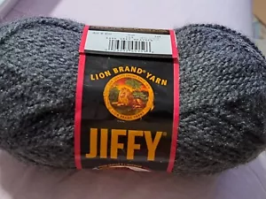 1 madeja Lion Brand Vanna's Choice hilo de ganchillo de punto topo - Imagen 1 de 3
