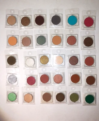 COASTAL SCENTS Eyeshadow 30 Colors Pot forming A Palette - Image 1 of 4