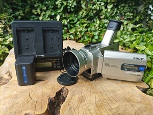 Sony DCR-TRV20 Mini DV Camcorder Nightshot 200517 Tested Works Duties Included - Picture 1 of 17