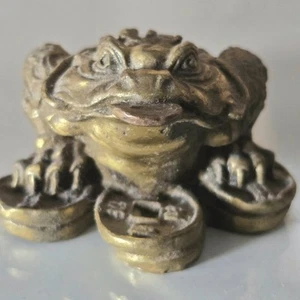 Rana Dinero FENG SHUI Riqueza China Latón Sólido 23/4" Largo De Colección Sin Marca - Imagen 1 de 13