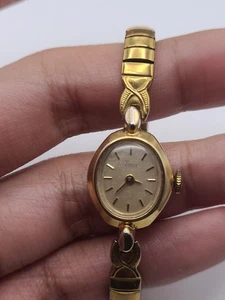 VINTAGE TIMEX OVAL MECHANICAL HAND WIND UP WOMEN'S GOLDEN BRACELET DRESS WATCH - Picture 1 of 8
