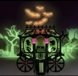 Bath & Body Works CREEPY CARRIAGE Halloween 2023 Wallflower Projector Plug In - Picture 1 of 4