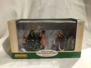 2006 Lemax Christmas Village Collection Christmas Eve Tree 63566 Family Set - Picture 1 of 5