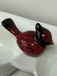 NORA FLEMING Mini Kardinal Winter Singvogel A204 signiert Keramik Platte Charm - Bild 1 von 6