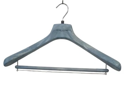 Percha de traje de madera azul colección Peter Millar talla M46 Foto 1 de 4