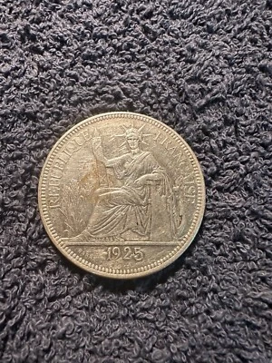 French Indo-China 1925A (unc) 1Piastre Silver Coin (09) - Image 1 of 2