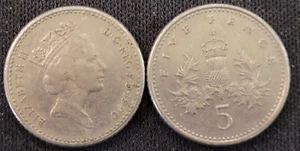 (2) 1990 Great Britain 5 Five Pence Coins - Elizabeth II - Picture 1 of 5