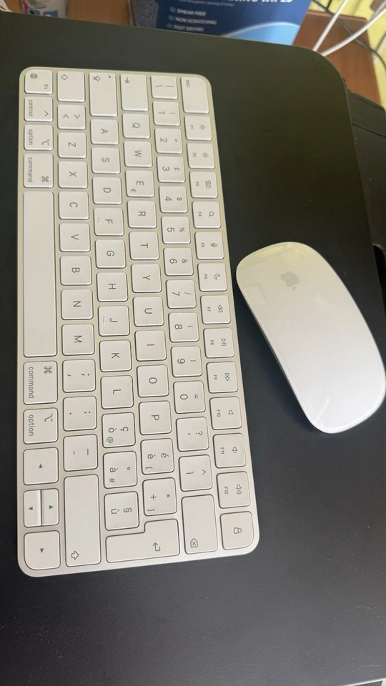 APPLE - Tastiera e Magic Mouse 2 wireless Anno 2022. - Immagine 1 di 4