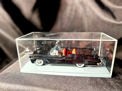 NEO Models 1958 Lincoln Continental MK.III Convertible 1:43 Scale Inv. #3927 - Image 1 of 4