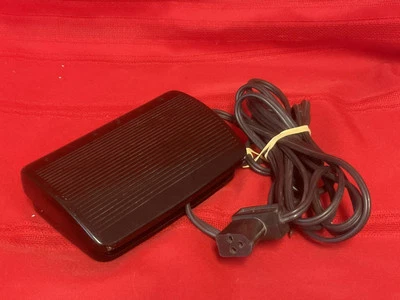 Singer 3 Pin Brown Clam Shell Foot Pedal, 618811-013, 0.7 Amp - Image 1 of 4