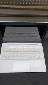 Asus X207NA-FD068T Laptop Celeron N3350 HD Graphics 500 4GB DDR3L Ram Used - Foto 1 di 7
