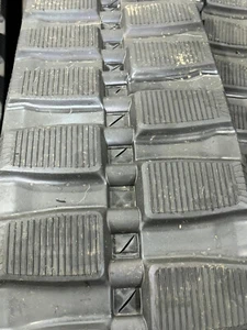 Takeuchi TL 10 Rubber Replacement Track 450x100x48 - single track - Picture 1 of 1