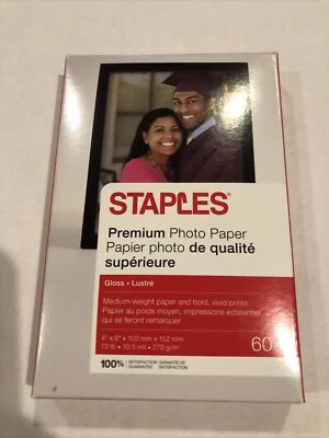 Papel fotográfico brillante premium Staples 4" x 6" paquete de 60 Foto 1 de 3