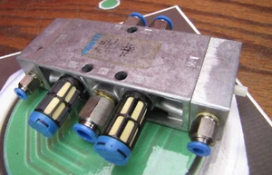 Festo JH-5-1/8 Pneumatic Valve 5/2 Bistable G1/8 145 PSI w/ QS Quick-Connects - Picture 1 of 5
