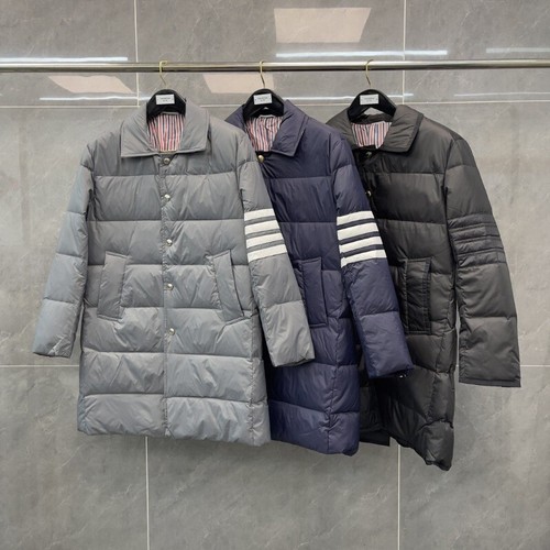 Cappotto donna Thom Browne media lunghezza piumino e cappuccio