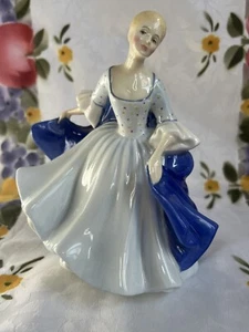 Beautiful DULCIE, 1980, Royal Doulton Figurine, HN 2305 - Picture 1 of 8
