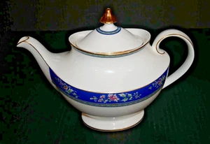 Royal Doulton Austin Bone China Classic Tea Pot 5 cup England Flowers Gold det - Picture 1 of 5