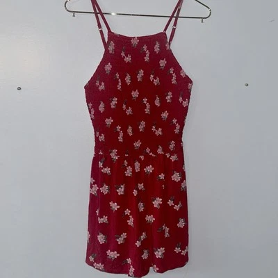 Hollister Red Floral Smocked Shorts Romper Jumpsuit Womens Juniors Sz XS - Image 1 of 4