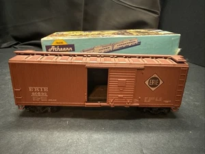 Coche caja con lados de madera HO Athearn 40' Erie Diamond 60592 marrón RTR - Imagen 1 de 7