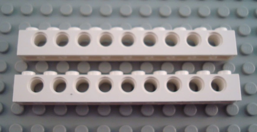LEGO Lot of 2 White 1x10 Technic Bricks - Изображение 1 из 1
