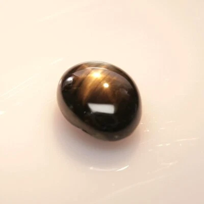 2.16 carats - Stunning Sharp 6 Ray - Golden Star Black Sapphire 2504401-11 - Image 1 of 4