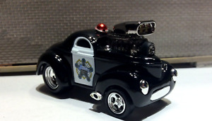 MUSCLE MACHINES POLICE DEPT.  1941 41 WILLYS COUPE BLACK & WHITE  1/64 DIECAST -