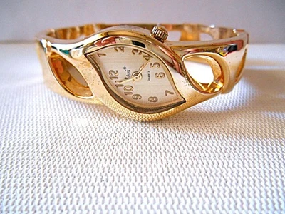VIVANI K1110 Accutime Watch Corp. Goldtone Clamper Bracelet Watch - New Battery - Image 1 of 4