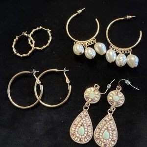 4 Sets Earrings Goldtone Hoops Faux Pearls Dangle (Lot# 400) - Picture 1 of 8