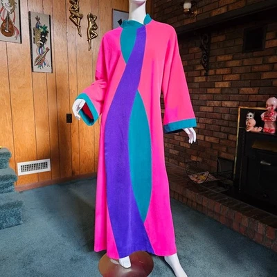 De Colección Años 80 Rosa Caliente Nueva Ola Vanidad Fair Terciopelo Vellón Vestido de Salón Vestido Caftán XXL Foto 1 de 4