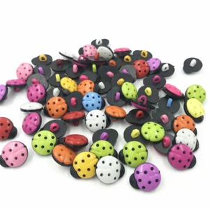 DIY 100PCS Marienkäfer-Form Mischfarbe Nähen Handwerk Harz Knopf/Knöpfe 15mm - Picture 1 of 4