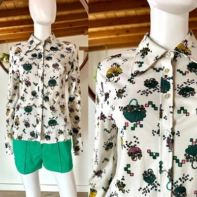 VTG 70'S DOG EAR COLLAR NOVELTY PRINT FLORAL GARDEN BASKET BLOUSE FITS S-S/M - Image 1 of 4