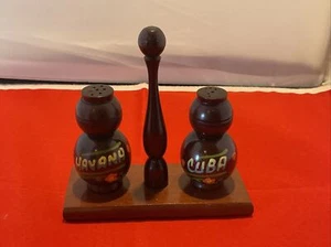 VINTAGE HAVANA CUBA WOOD SALT & PEPPER SHAKERS - Picture 1 of 5