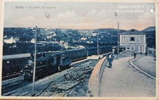 Gaeta Latina Stazione ferroviaria con treno