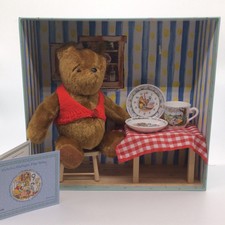Gabrielle And Royal Doulton Winnie The Pooh Bear Ltd Edition 2328 Of 5000