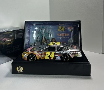 Jeff Gordon #24 DuPont/El Mago de Oz 2004 Monte Carlo Elite Platino 1 de 360 Foto 1 de 4