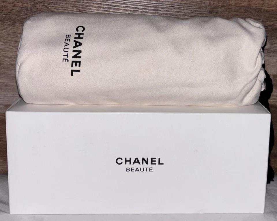 Beauty Chanel NIB  GWP Throw Blanket with Pouch 100% Cotton - Image 1 of 4