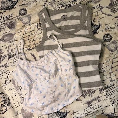 Camiseta sin mangas Hollister paquete corsé floral estilo y rayas acanaladas talla S Foto 1 de 3