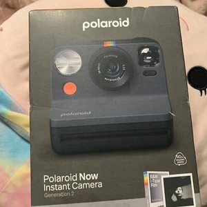 POLAROID NOW INSTANT CAMERA +8 PHOTOS BUNDLE GENERATION 2 BLACK NEW (MVP026035) - Picture 1 of 7