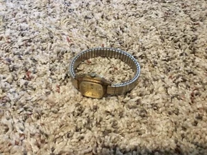 Vintage Cadence Women’s Watch Wristwatch Gold Tone Day Date Stretch Band - Picture 1 of 1