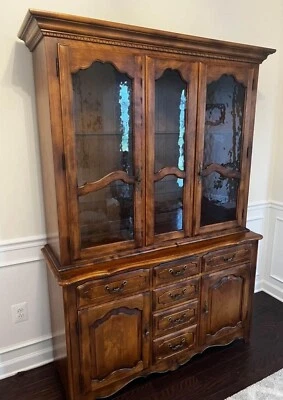 Шкаф Ethan Allen из французского фарфора с брейкфронтом антикварное стекло - Изображение 1 из 4